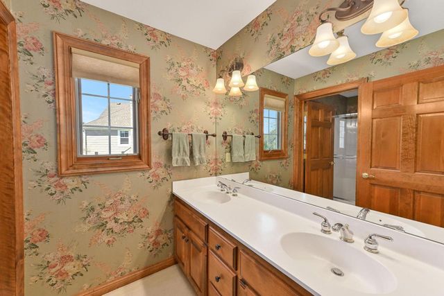 17700 Parish DRIVE, Brookfield, WI 53045