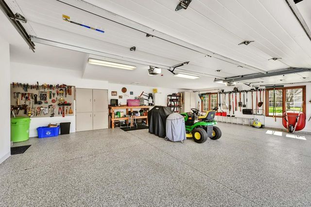 17700 Parish DRIVE, Brookfield, WI 53045