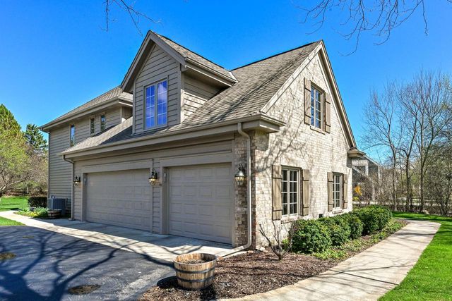 17700 Parish DRIVE, Brookfield, WI 53045