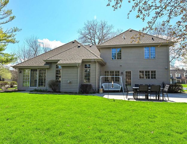 17700 Parish DRIVE, Brookfield, WI 53045