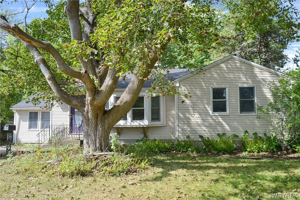 4194 Cameron Drive, Clarence, NY 14221