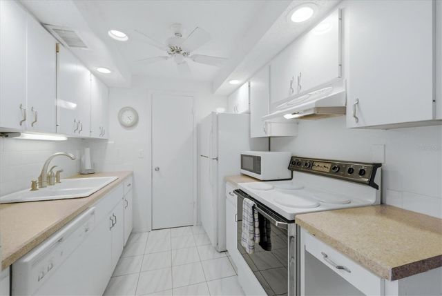 6120 43RD STREET W 407B, Bradenton, FL 34210