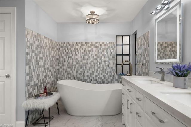 2259 QUEENS WAY, Naples, FL 34112