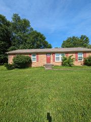 328 Welchwood Dr, Clarksville, TN 37040