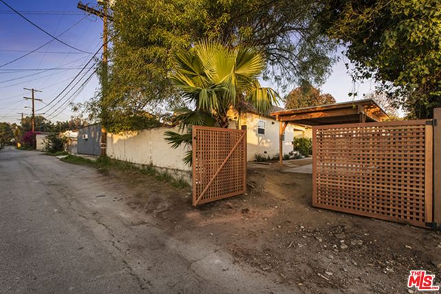 1411 Armadale Avenue, Los Angeles, CA 90042