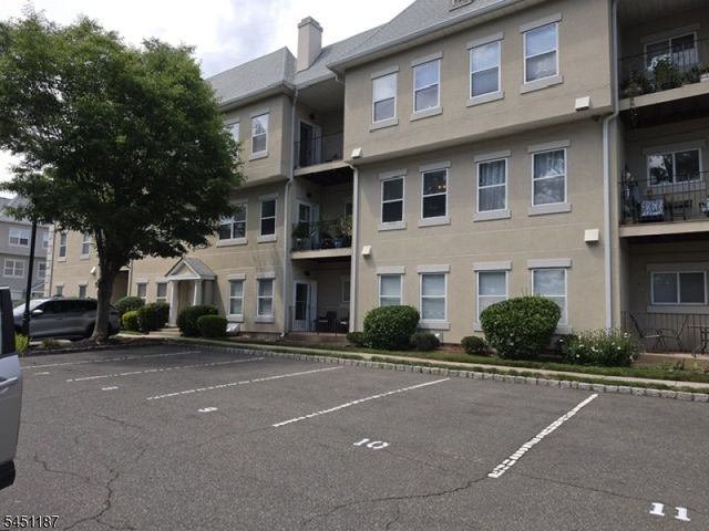 312 Brittany Dr 312, Wayne Twp., NJ 07470