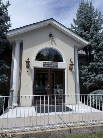 312 Brittany Dr 312, Wayne Twp., NJ 07470