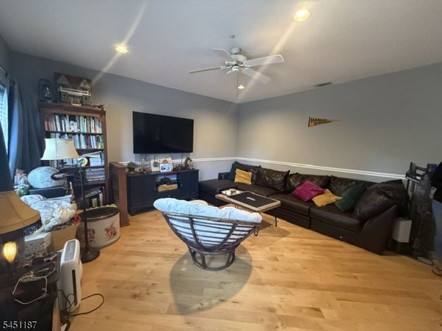 312 Brittany Dr 312, Wayne Twp., NJ 07470
