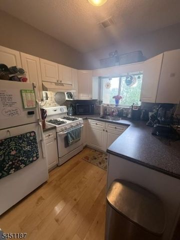 312 Brittany Dr 312, Wayne Twp., NJ 07470