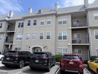 312 Brittany Dr 312, Wayne Twp., NJ 07470