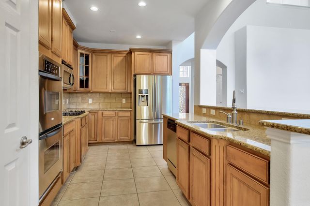 27 Frontera, The Woodlands, TX 77382