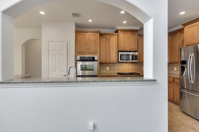 27 Frontera, The Woodlands, TX 77382