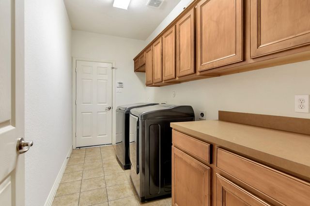 27 Frontera, The Woodlands, TX 77382