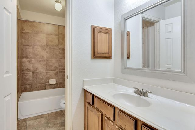 27 Frontera, The Woodlands, TX 77382