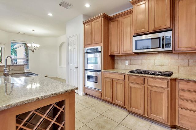 27 Frontera, The Woodlands, TX 77382