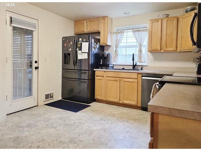 795 Red Cedar Ct, Eugene, OR 97402