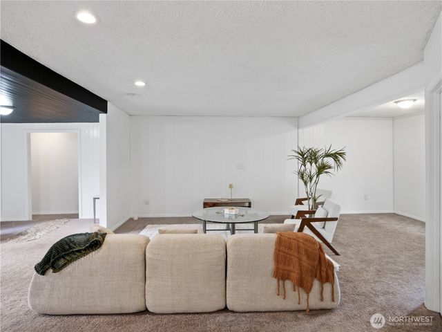 18824 SE 164th St, Renton, WA 98058