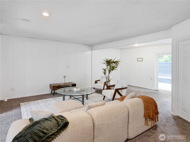 18824 SE 164th St, Renton, WA 98058