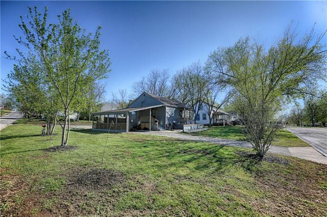 1144 Chestnut Street, Osawatomie, KS 66064