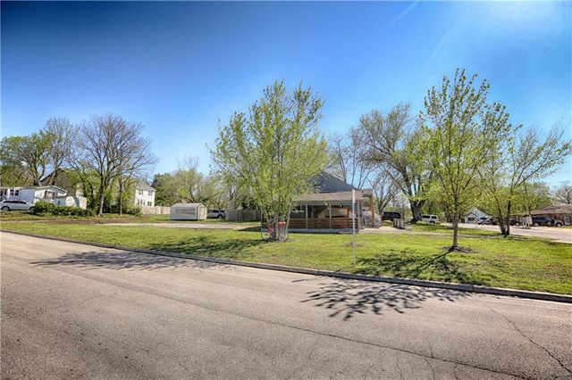 1144 Chestnut Street, Osawatomie, KS 66064