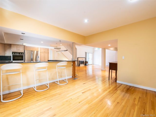 127 Wooleys Lane, Great Neck, NY 11023