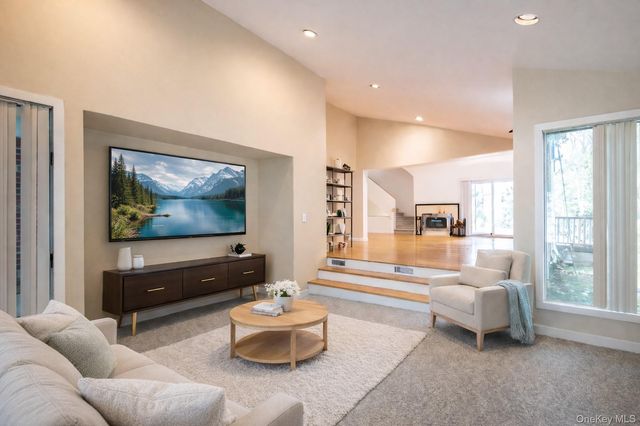 127 Wooleys Lane, Great Neck, NY 11023