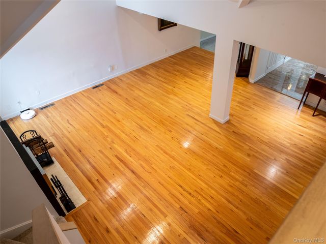 127 Wooleys Lane, Great Neck, NY 11023