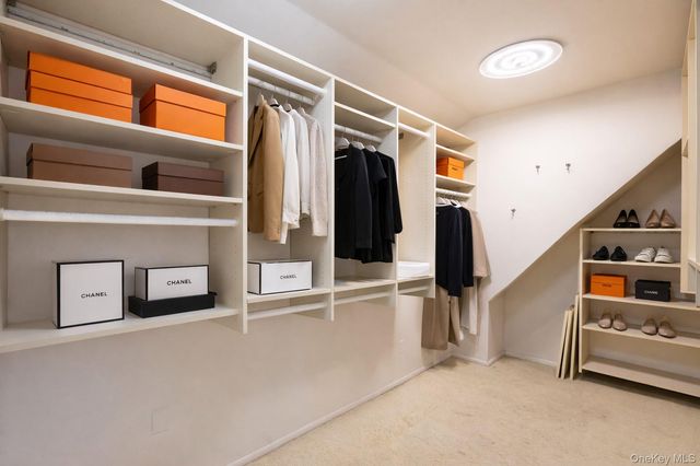 127 Wooleys Lane, Great Neck, NY 11023