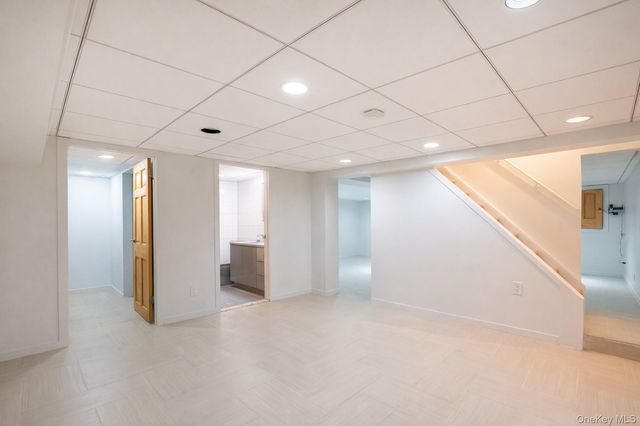 127 Wooleys Lane, Great Neck, NY 11023