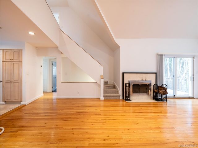 127 Wooleys Lane, Great Neck, NY 11023