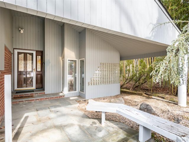 127 Wooleys Lane, Great Neck, NY 11023