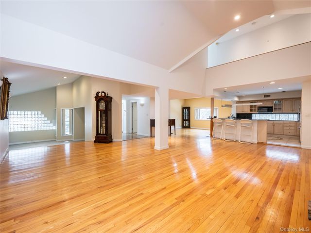 127 Wooleys Lane, Great Neck, NY 11023