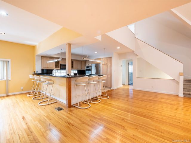 127 Wooleys Lane, Great Neck, NY 11023