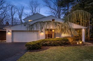 127 Wooleys Lane, Great Neck, NY 11023