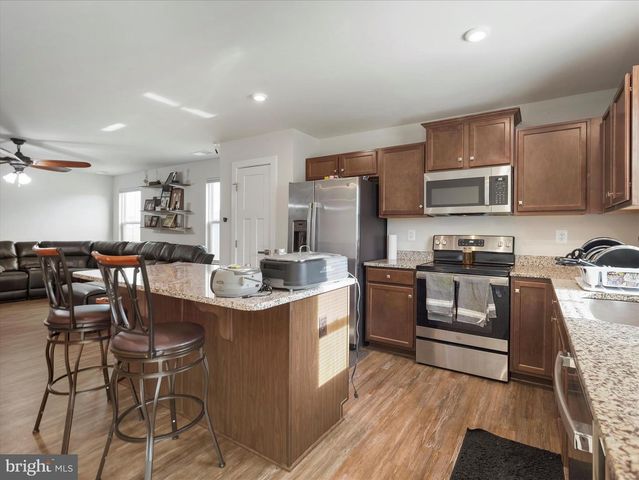 16 OPULENT CT, Hedgesville, WV 25427