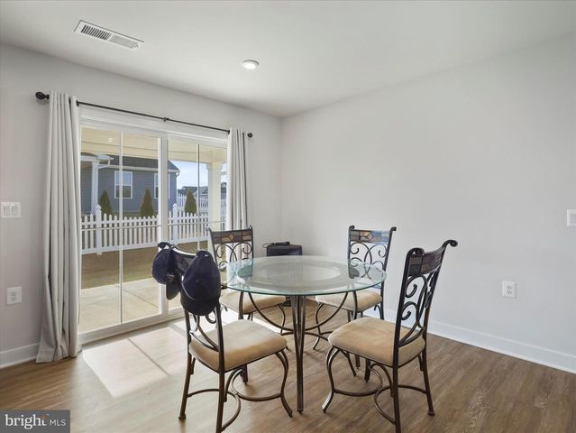 16 OPULENT CT, Hedgesville, WV 25427