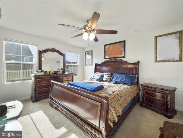 16 OPULENT CT, Hedgesville, WV 25427