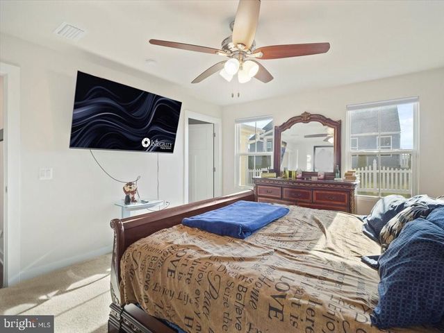 16 OPULENT CT, Hedgesville, WV 25427