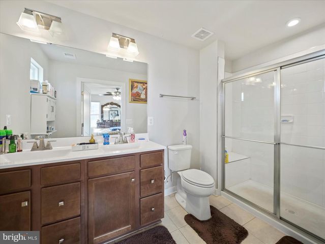 16 OPULENT CT, Hedgesville, WV 25427