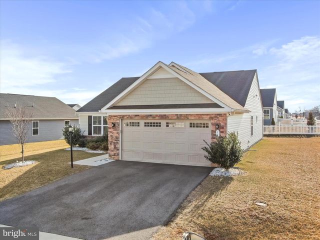 16 OPULENT CT, Hedgesville, WV 25427