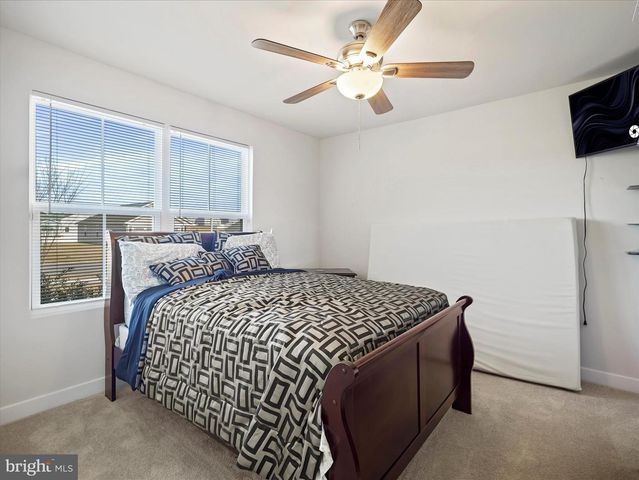 16 OPULENT CT, Hedgesville, WV 25427