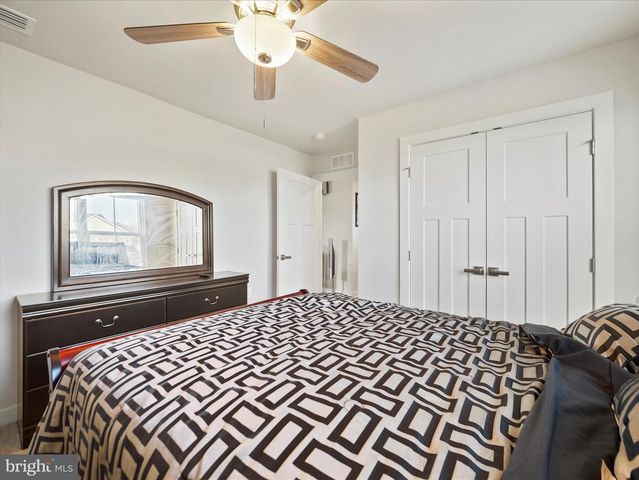 16 OPULENT CT, Hedgesville, WV 25427