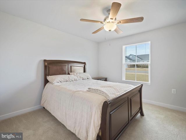 16 OPULENT CT, Hedgesville, WV 25427