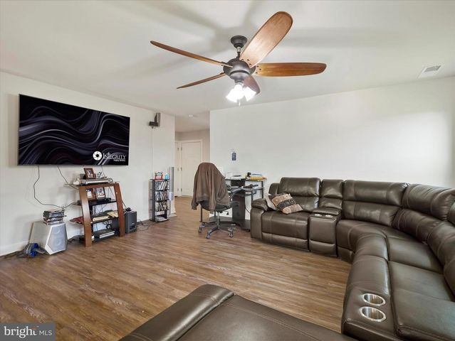 16 OPULENT CT, Hedgesville, WV 25427