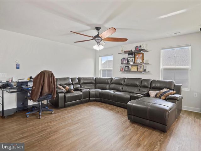 16 OPULENT CT, Hedgesville, WV 25427