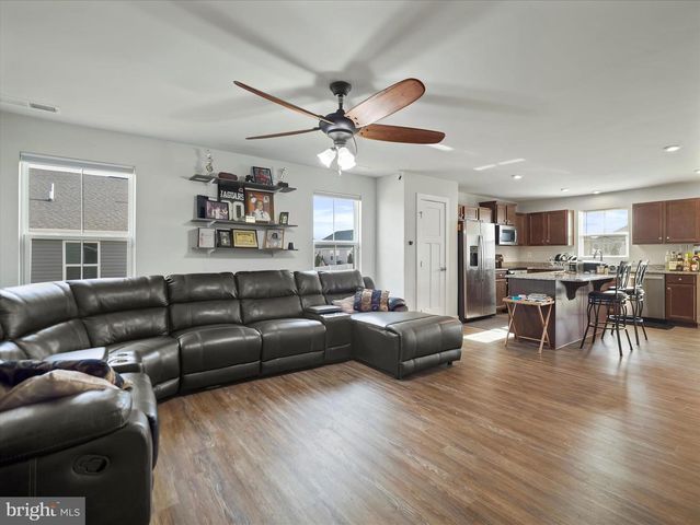 16 OPULENT CT, Hedgesville, WV 25427