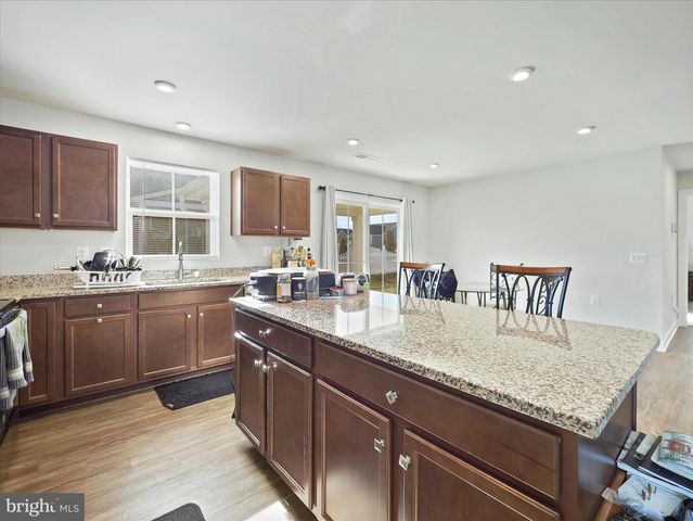 16 OPULENT CT, Hedgesville, WV 25427