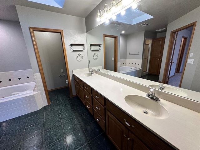 1819 Duckhawk Court, Edmond, OK 73003