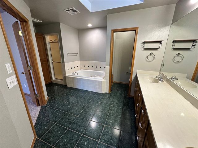 1819 Duckhawk Court, Edmond, OK 73003