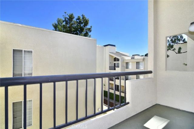 5500 Owensmouth Avenue 311, Woodland Hills, CA 91367